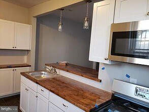 5225 Spruce St in Philadelphia, PA - Building Photo - Building Photo