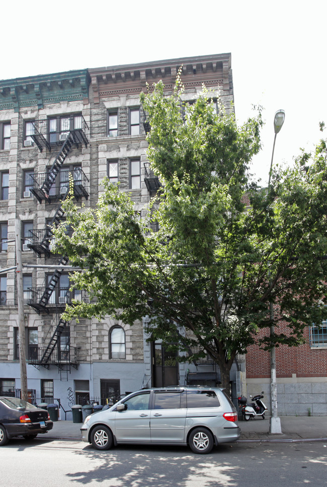 222 Metropolitan Ave in Brooklyn, NY - Building Photo - Building Photo