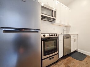 184 Nagle Ave in New York, NY - Building Photo - Building Photo