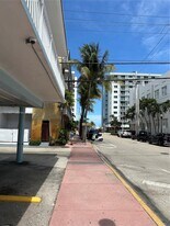 401 Collins Ave in Miami Beach, FL - Building Photo