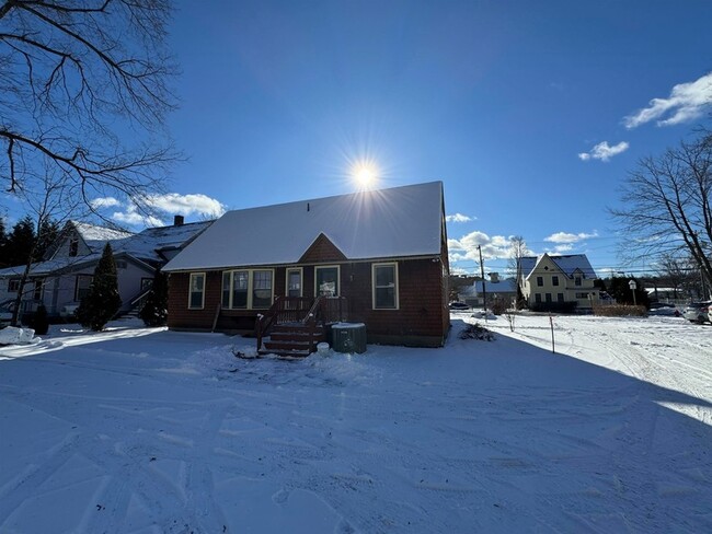 39 Elm St, Unit Rear Unit in Manchester, VT - Building Photo - Building Photo