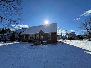 39 Elm St in Manchester, VT - Foto de edificio - Building Photo