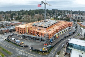 Simon Northgate Station in Seattle, WA - Foto de edificio - Building Photo