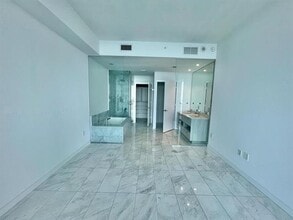 480 NE 31st St, Unit 902 in Miami, FL - Building Photo - Building Photo