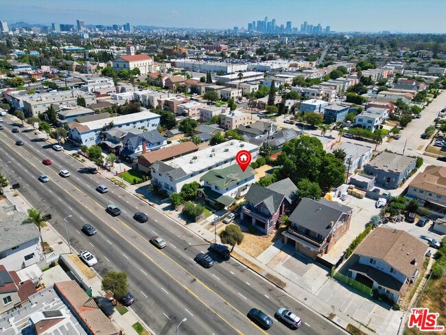 2204 Crenshaw Blvd in Los Angeles, CA - Building Photo - Building Photo