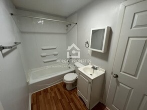 2015 W 18th St in Anderson, IN - Foto de edificio - Building Photo