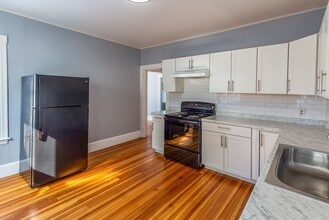 5 Lothrop St in Plymouth, MA - Foto de edificio - Building Photo