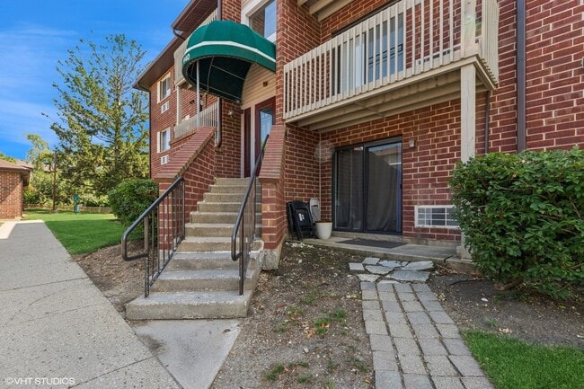 940 N Lakeside Dr