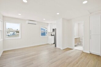 2637 Strandway in San Diego, CA - Foto de edificio - Building Photo