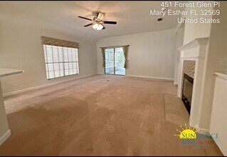 451 Forest Glen Pl in Mary Esther, FL - Foto de edificio - Building Photo