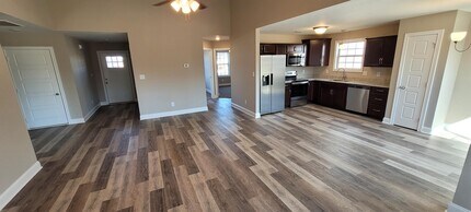 1098 Whitney Dr in Clarksville, TN - Building Photo - Building Photo