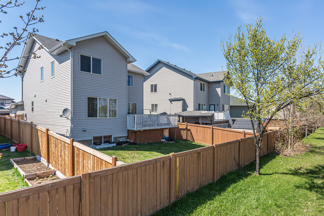 14020 37 St NW in Edmonton, AB - Building Photo - Building Photo