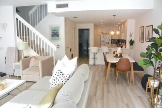 140 Soriano Dr in Jupiter, FL - Building Photo - Building Photo