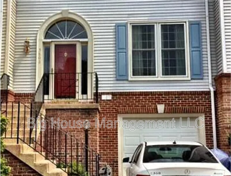 5802 Appleford Dr in Alexandria, VA - Building Photo