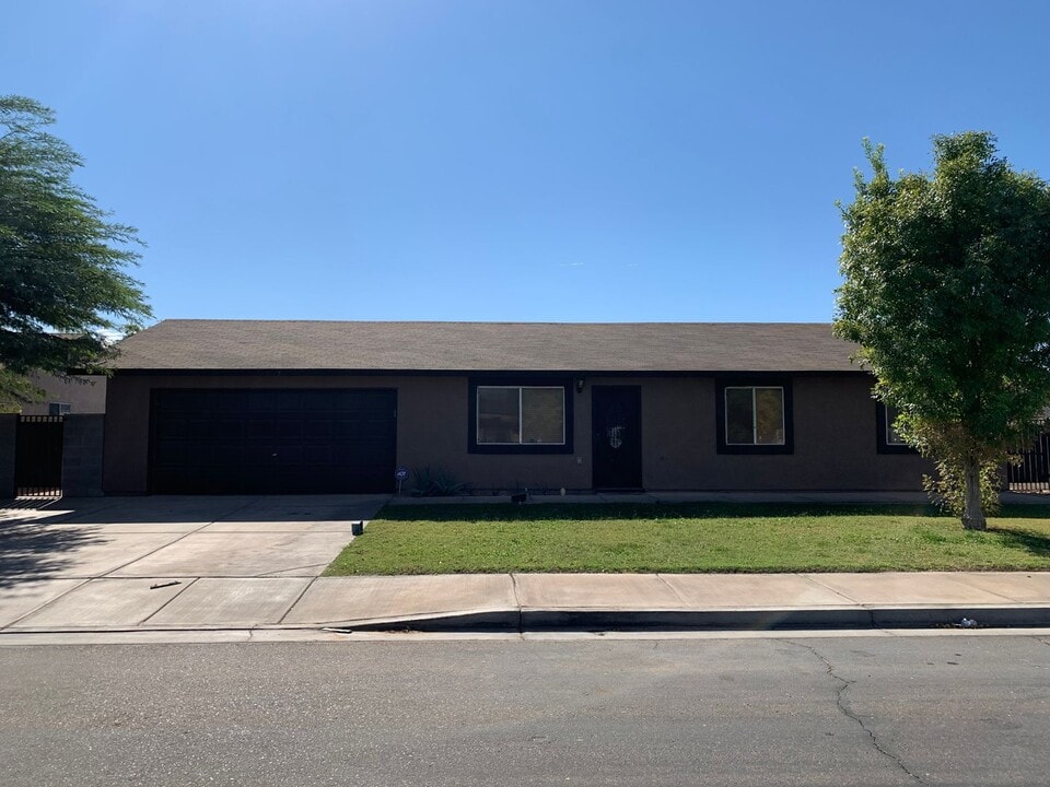 8557 E 38th Pl in Yuma, AZ - Building Photo