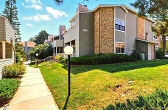 922 S Walden St, Unit 205 in Aurora, CO - Building Photo - Building Photo
