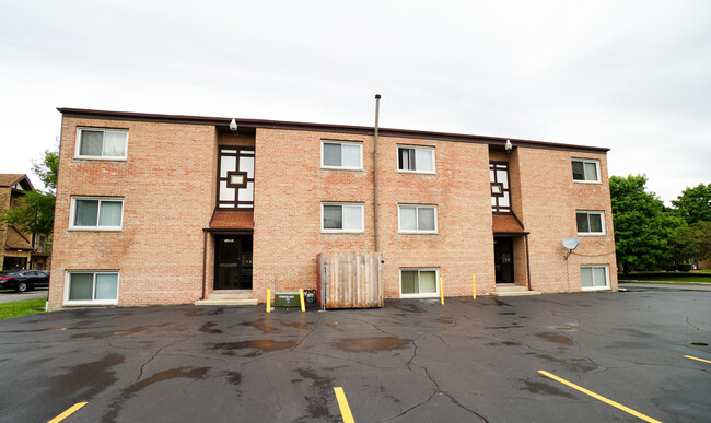 17550 71st Ct in Tinley Park, IL - Foto de edificio - Building Photo