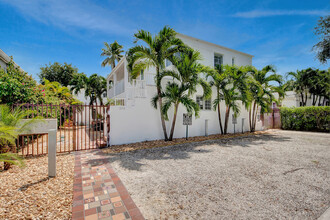 570 NE 68th St in Miami, FL - Building Photo - Building Photo