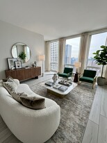 111 E Chestnut St in Chicago, IL - Building Photo