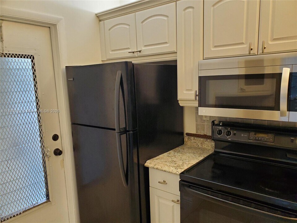 1420 Atlantic Shores Blvd in Hallandale Beach, FL - Building Photo