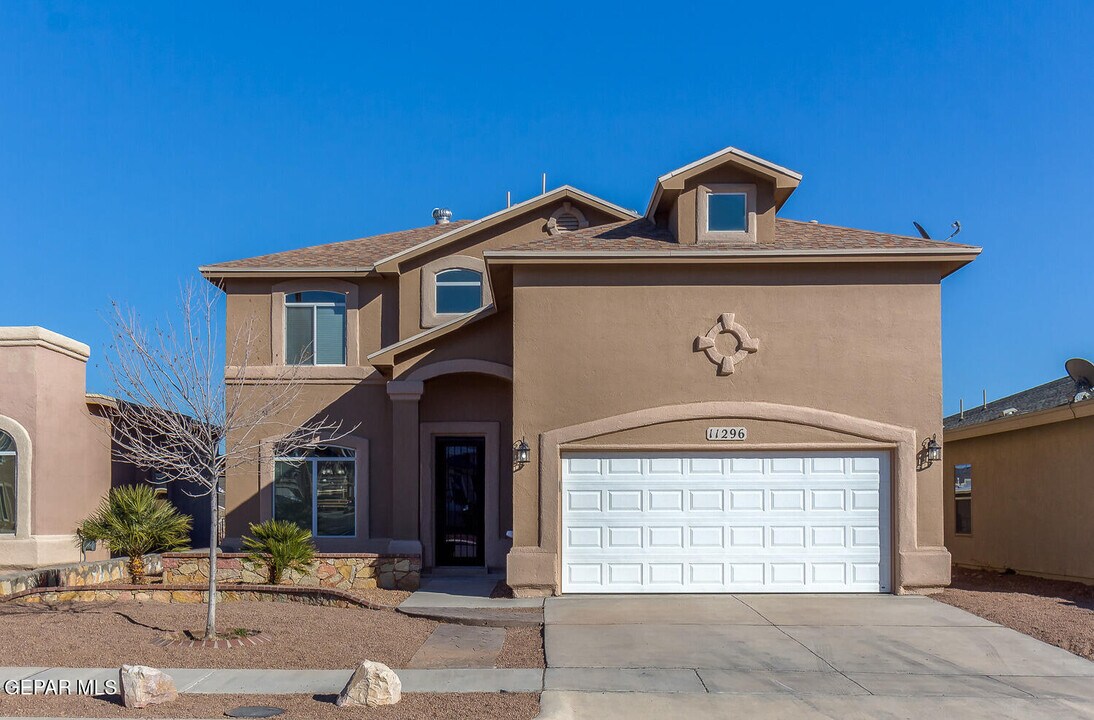 11296 Bullseye St in El Paso, TX - Building Photo