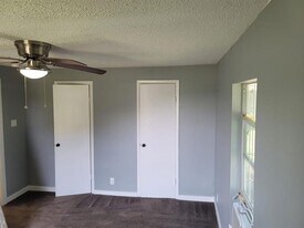 5904 Lee St in Greenville, TX - Building Photo