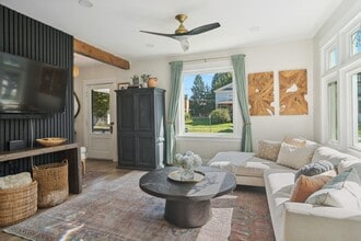 114 Harrison St in Barrington, IL - Building Photo - Building Photo