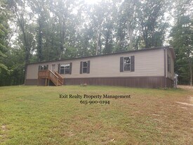 128 Pelham Rd in Woodbury, TN - Building Photo