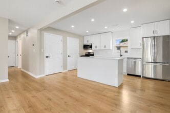 19W719 W Holtz Ave in Addison, IL - Building Photo - Building Photo