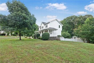 328 Deerwood Dr in Suwanee, GA - Building Photo - Building Photo