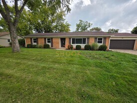 Cozy 3 BR Home in Convenient Location - Sh in West Lafayette, IN - Building Photo