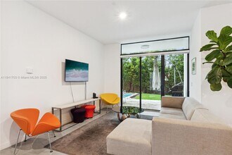 8640 Arboretum Ln in Miami, FL - Building Photo - Building Photo