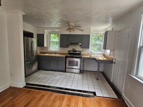 8919 Hillslope Dr in East St. Louis, IL - Building Photo - Building Photo