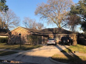 7407 Riptide Dr in Houston, TX - Building Photo