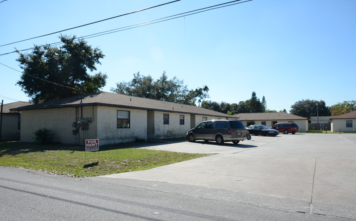 6910 Goodyear Ave in Lakeland, FL - Building Photo