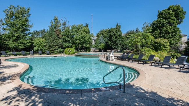 333 Ricciuti Dr in Quincy, MA - Building Photo - Building Photo