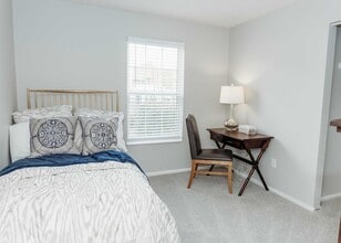 Enclave at Albany Park in Westerville, OH - Foto de edificio - Building Photo