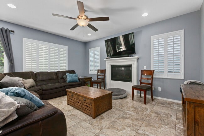 360 Calle Vela in San Marcos, CA - Building Photo - Building Photo