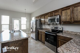 1215 Jewel Ln in Lancaster, TX - Foto de edificio - Building Photo