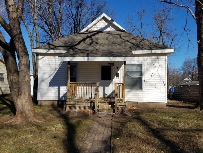 1012 W 3rd St in Pittsburg, KS - Building Photo - Building Photo