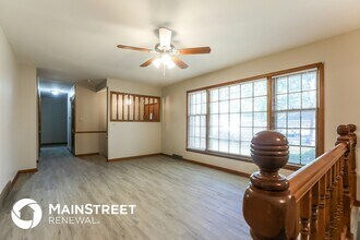 523 E Prairie Terrace in Olathe, KS - Foto de edificio - Building Photo