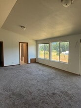 95620 London Rd in Cottage Grove, OR - Building Photo - Building Photo