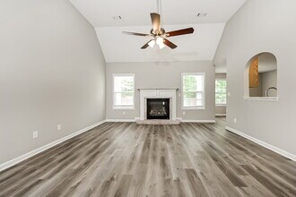 185 Revolutionary Dr in Hampton, GA - Building Photo - Building Photo