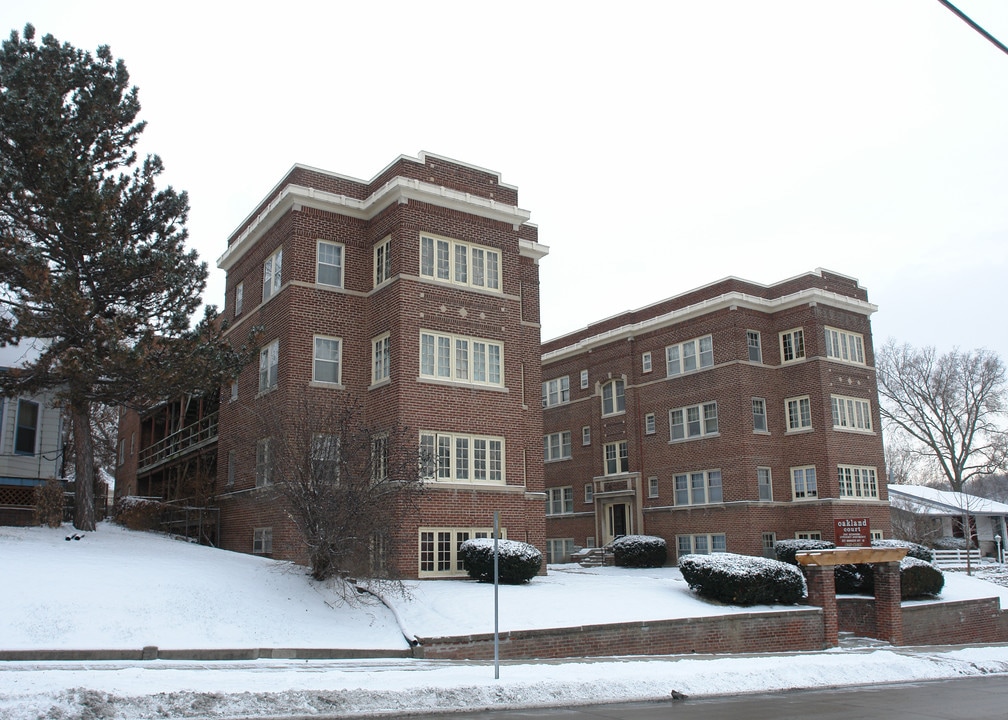 Oakland Apartments in Council Bluffs, IA - Building Photo