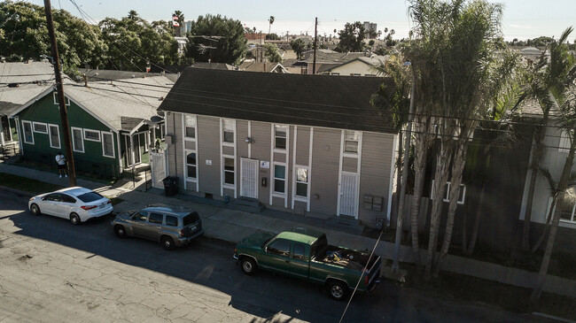 1060 E 6th St in Long Beach, CA - Building Photo - Building Photo