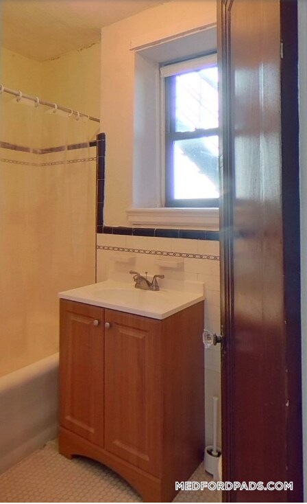 53 Fellsway W in Medford, MA - Building Photo - Building Photo