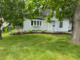 119 Traister Dr in Liverpool, NY - Building Photo