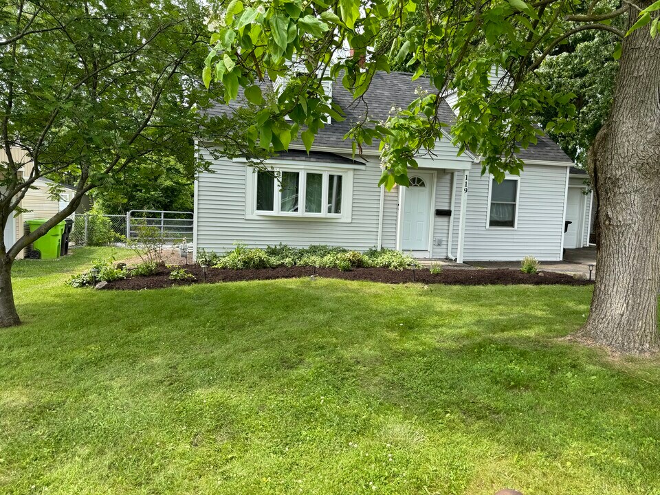 119 Traister Dr in Liverpool, NY - Foto de edificio