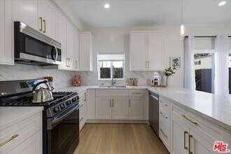 5413 1/2 Homeside Ave in Los Angeles, CA - Building Photo - Building Photo