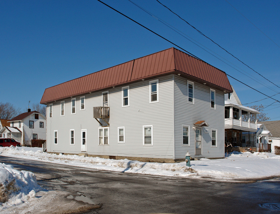 1854 Hamilton Ave in Lorain, OH - Building Photo